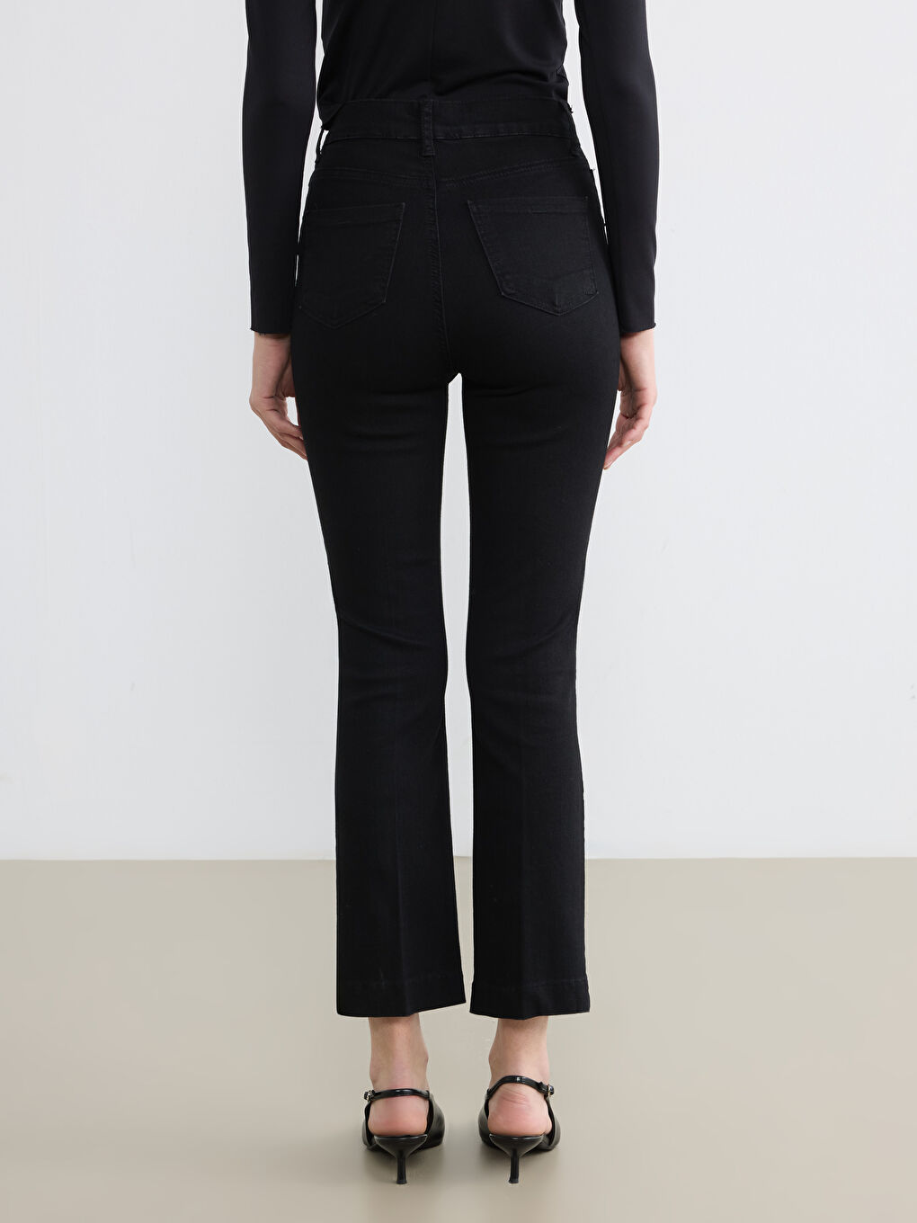 Siyah Crop Flare Kadın Jean Pantolon-3