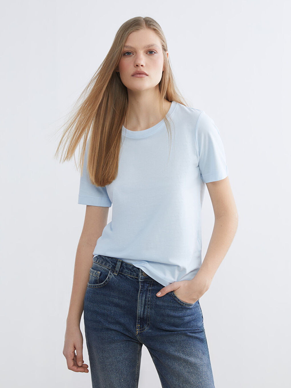 Женская футболка с круглым вырезом