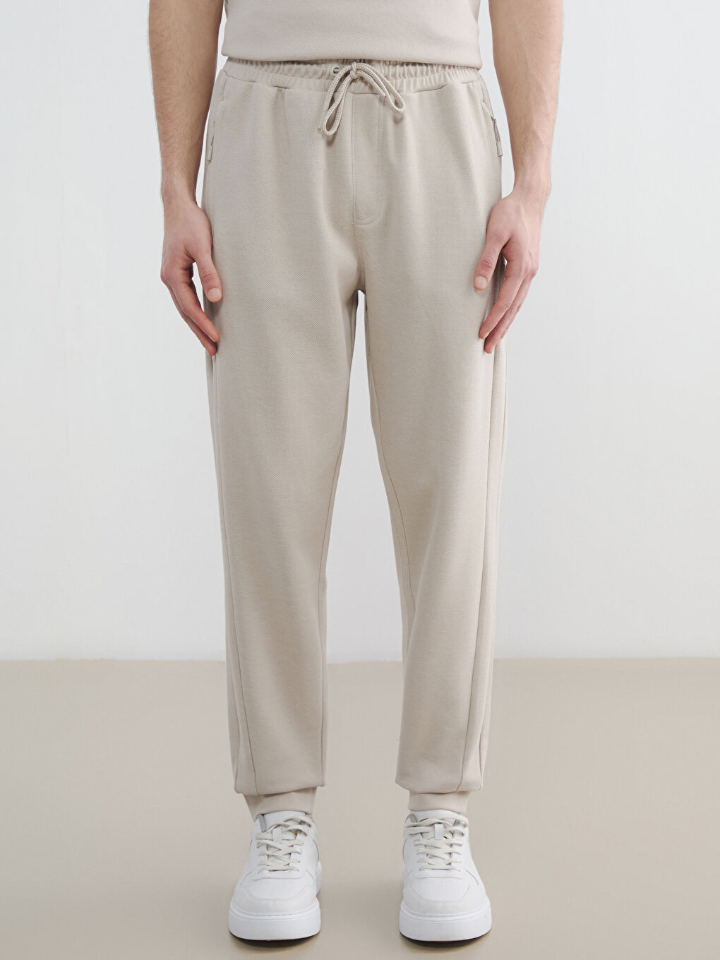 Bej Standart Kalıp Erkek Jogger Eşofman Altı-1