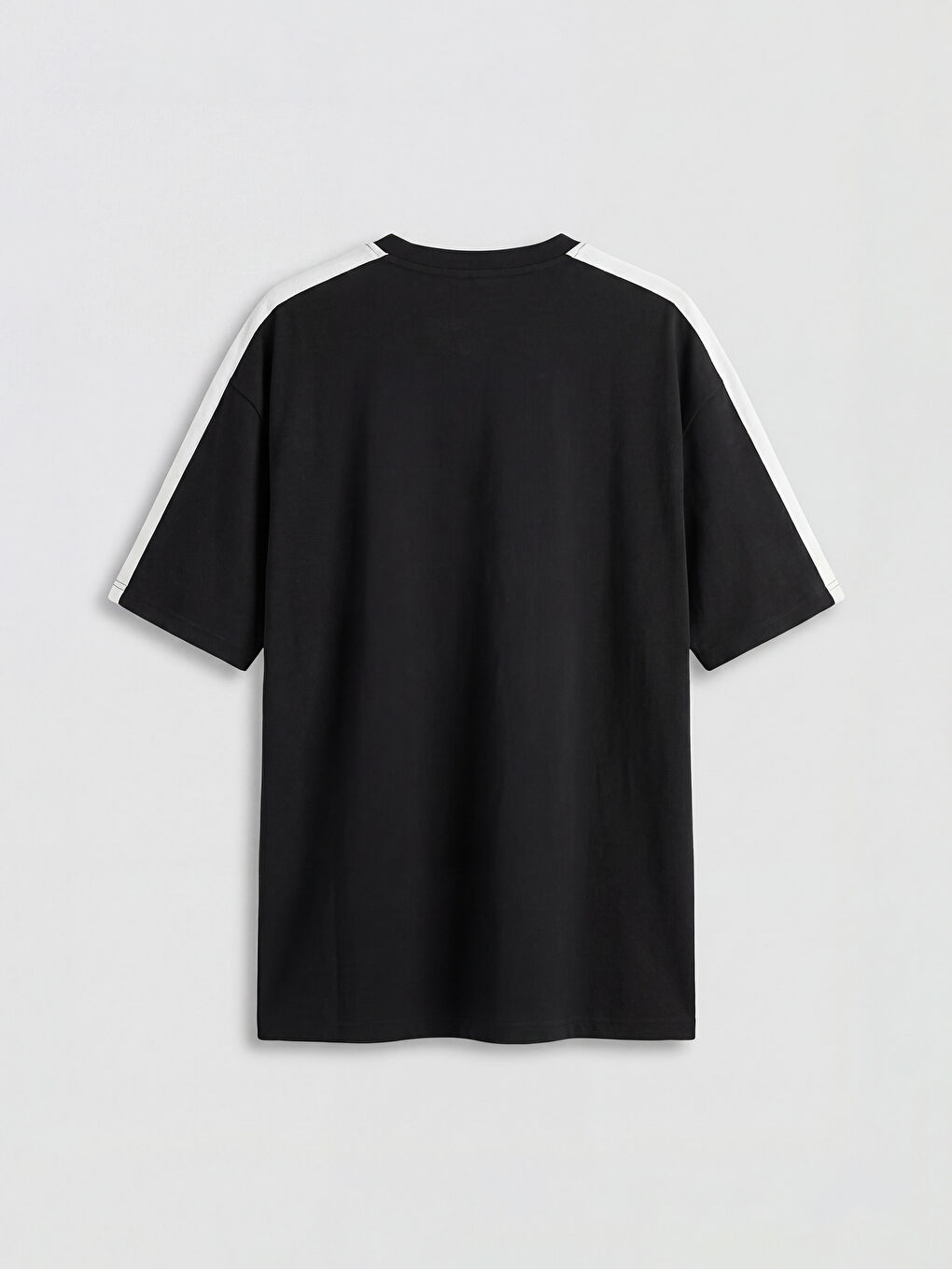 მამაკაცები შავი მაისურები და ზედები-4