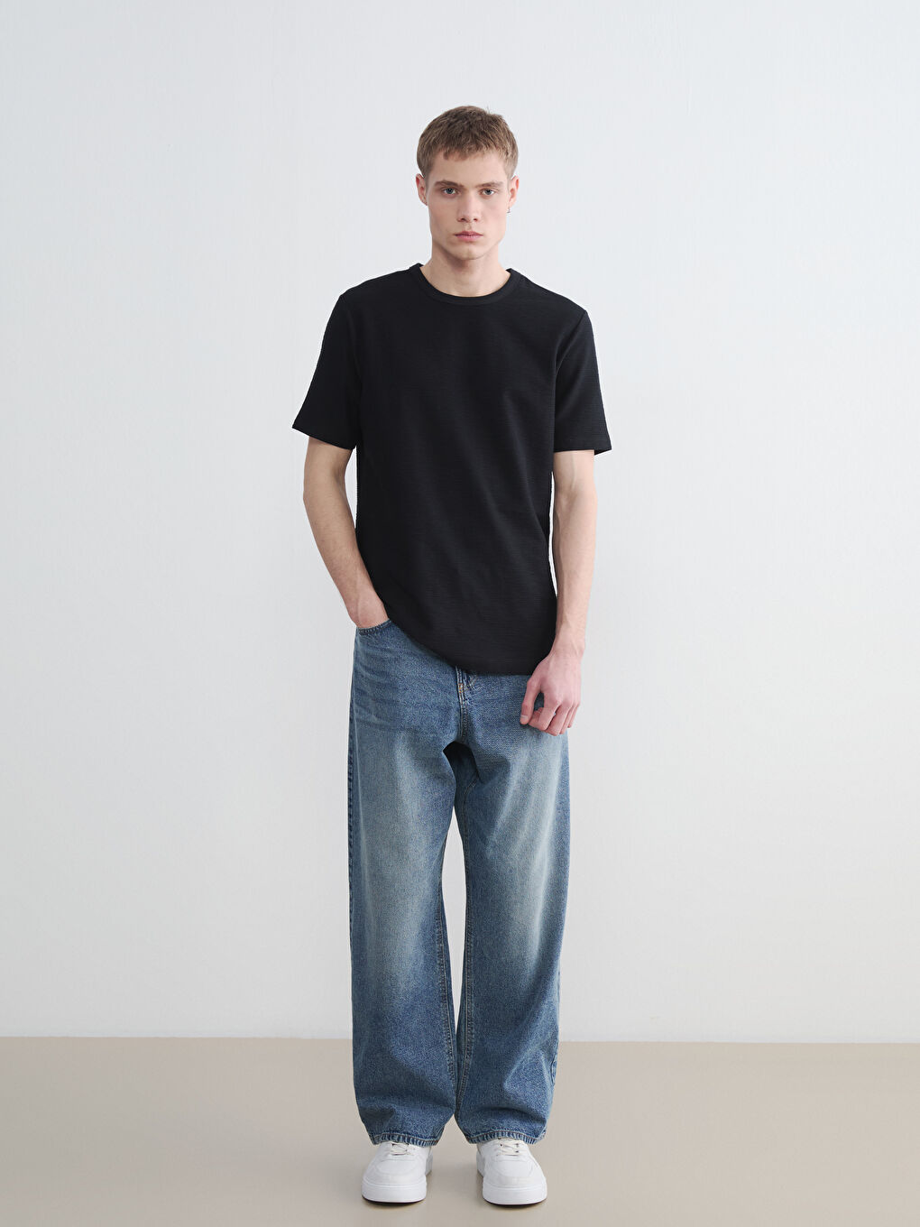 Siyah Bisiklet Yaka Erkek Tişört-1