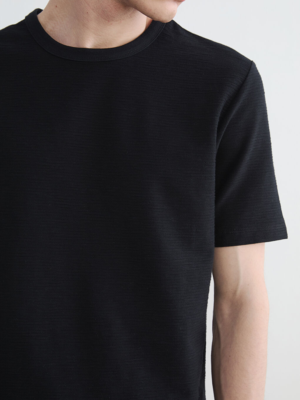 Siyah Bisiklet Yaka Erkek Tişört-2