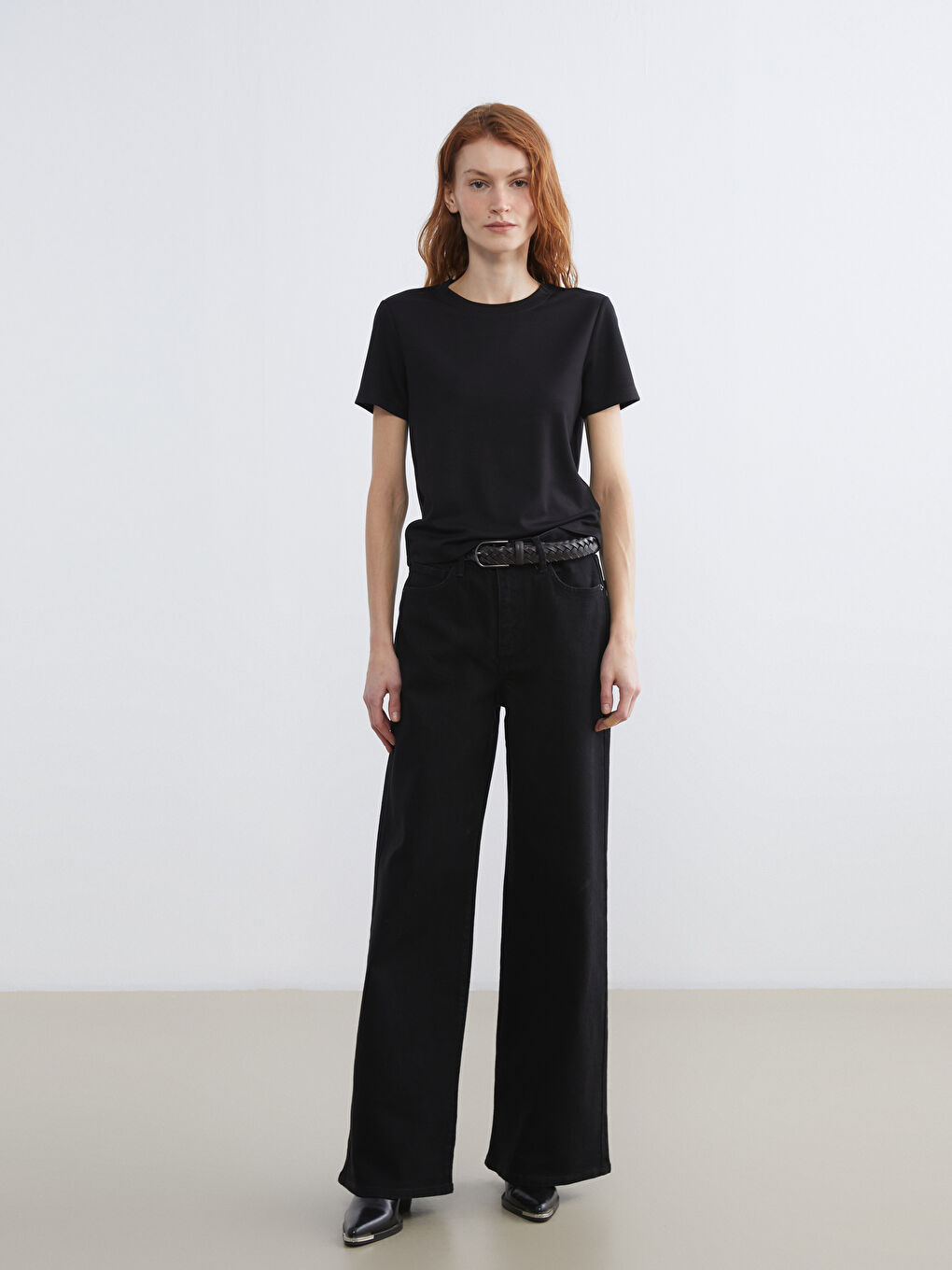 تي شيرت اسود نساء-1