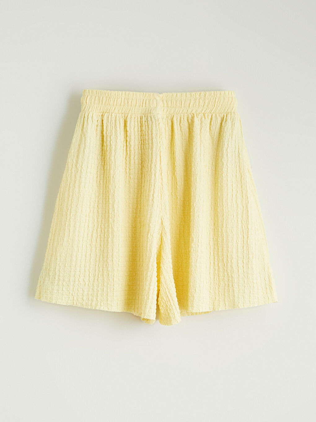 Sarı Beli Lastikli Dokulu Kadın Şort-1