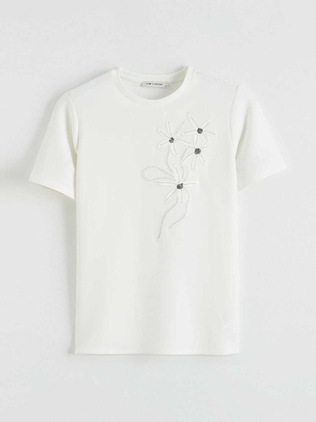 Ekru Bisiklet Yaka Çiçek Nakışlı Bluz-3