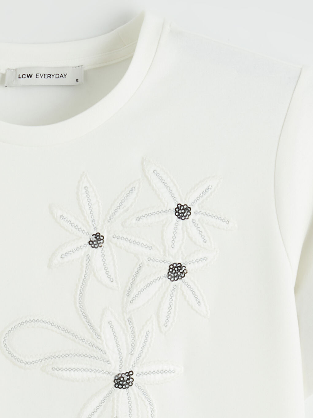 Ekru Bisiklet Yaka Çiçek Nakışlı Bluz-4