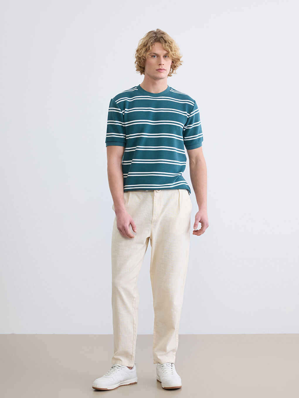 Ekru Bisiklet Yaka Çizgili Erkek Tişört-1