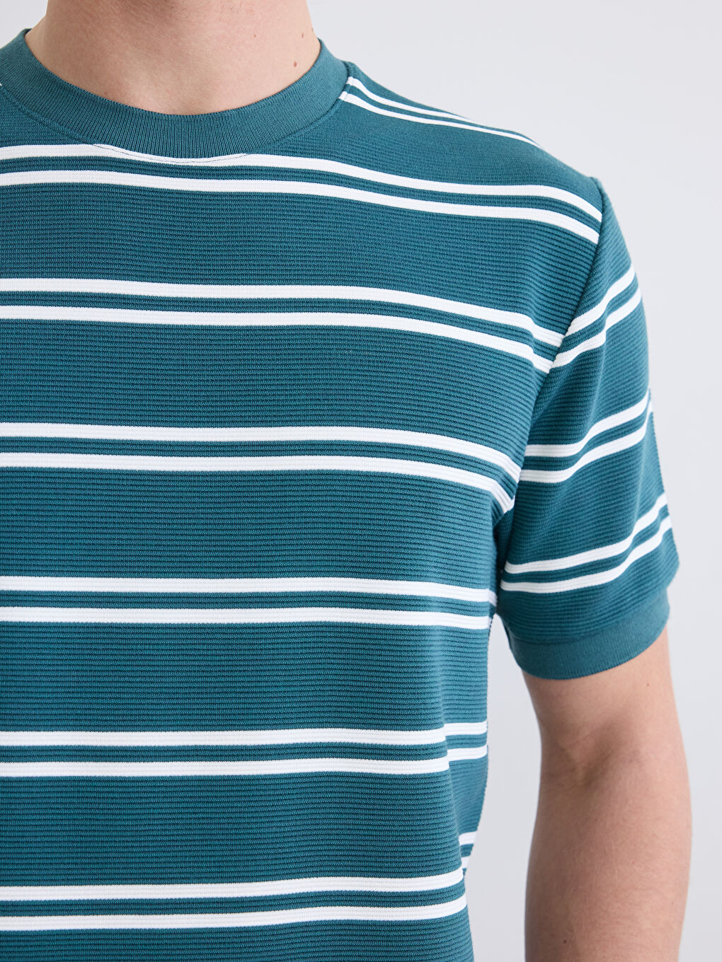 Ekru Bisiklet Yaka Çizgili Erkek Tişört-2