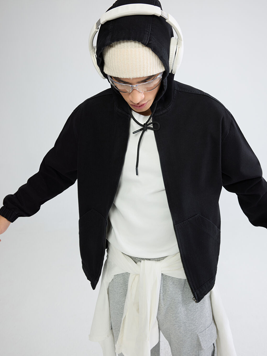 Siyah Rahat Kalıp Kapüşonlu Erkek Jean Mont