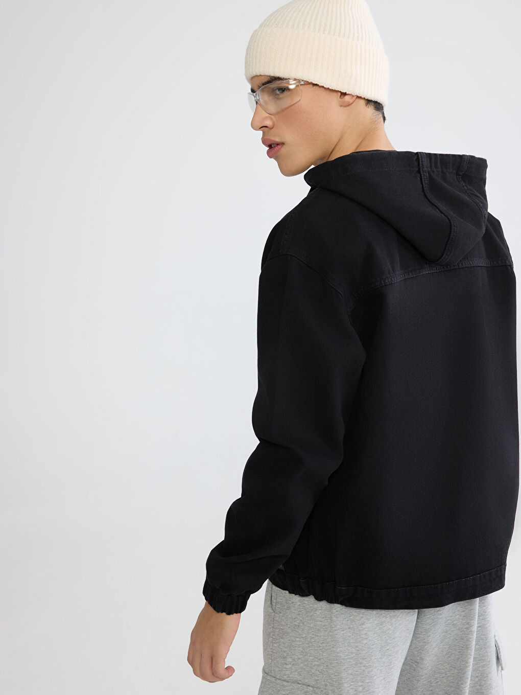 Siyah Rahat Kalıp Kapüşonlu Erkek Jean Mont-3