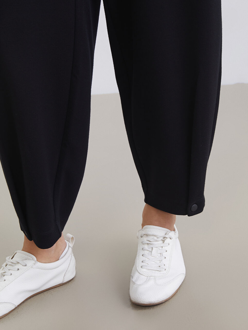 بنطال رياضي أسود امرأة-2