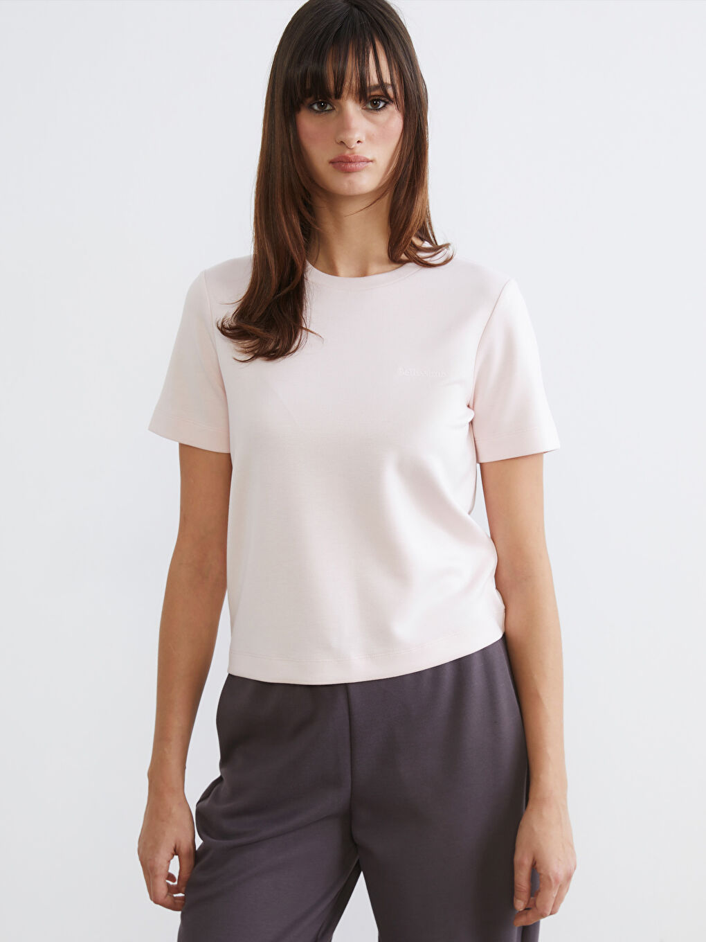 მრგვალი საყელო რბილი შეხება ქალის მაისური