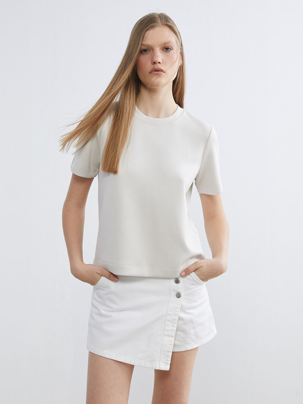 Tricou pentru femei cu guler rotund și atingere delicată