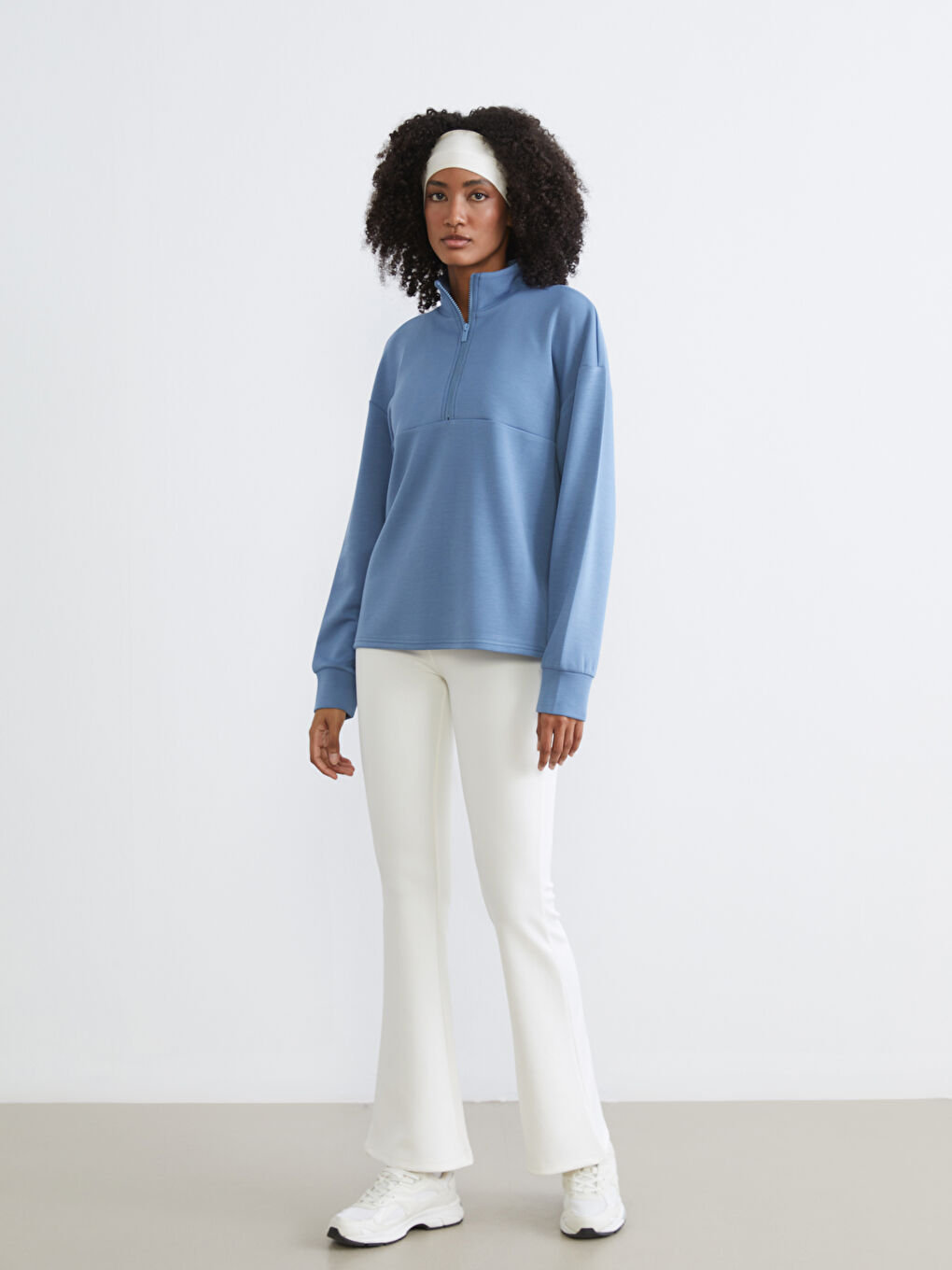 Женский свитшот с воротником-стойкой и молнией-1