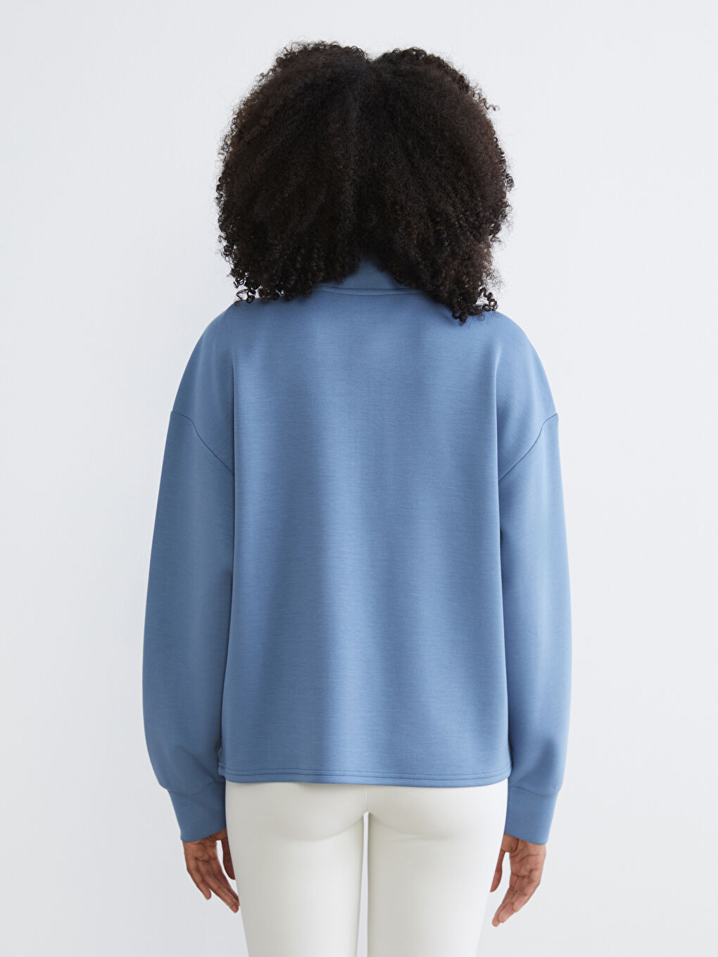 Женский свитшот с воротником-стойкой и молнией-4