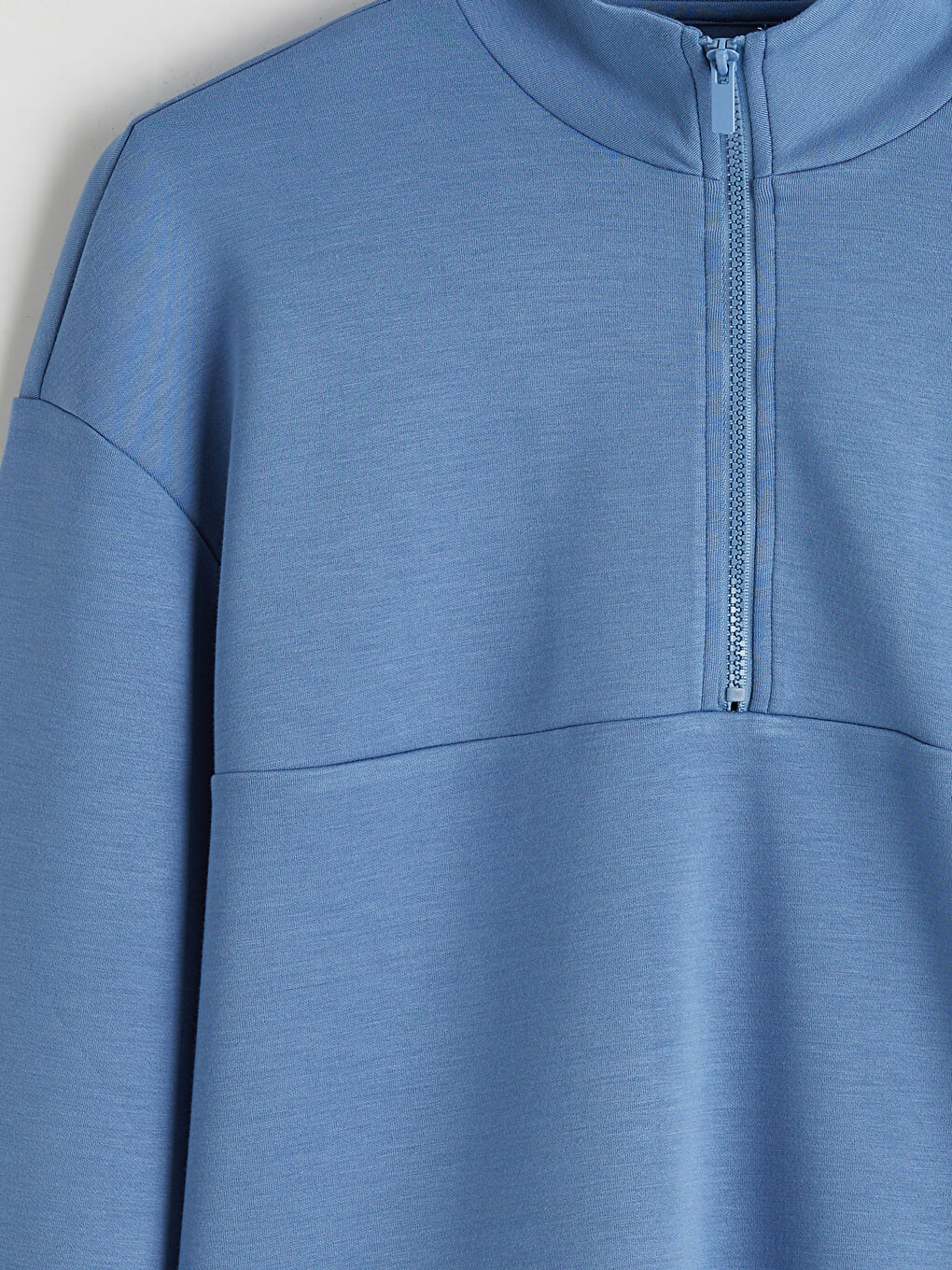 Женский свитшот с воротником-стойкой и молнией-6