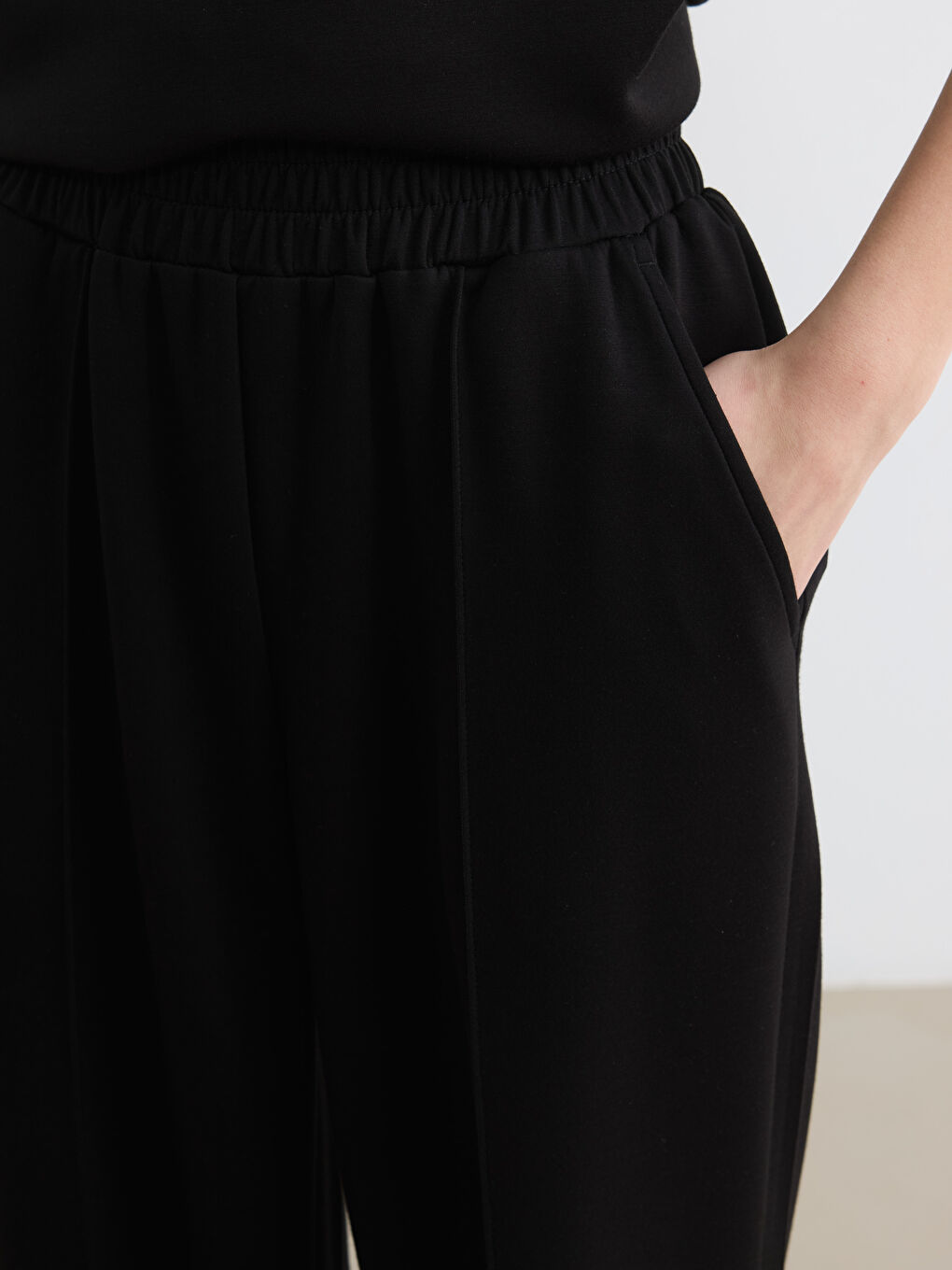 Elastic Waist Wide Leg Women's Sweatpants-2