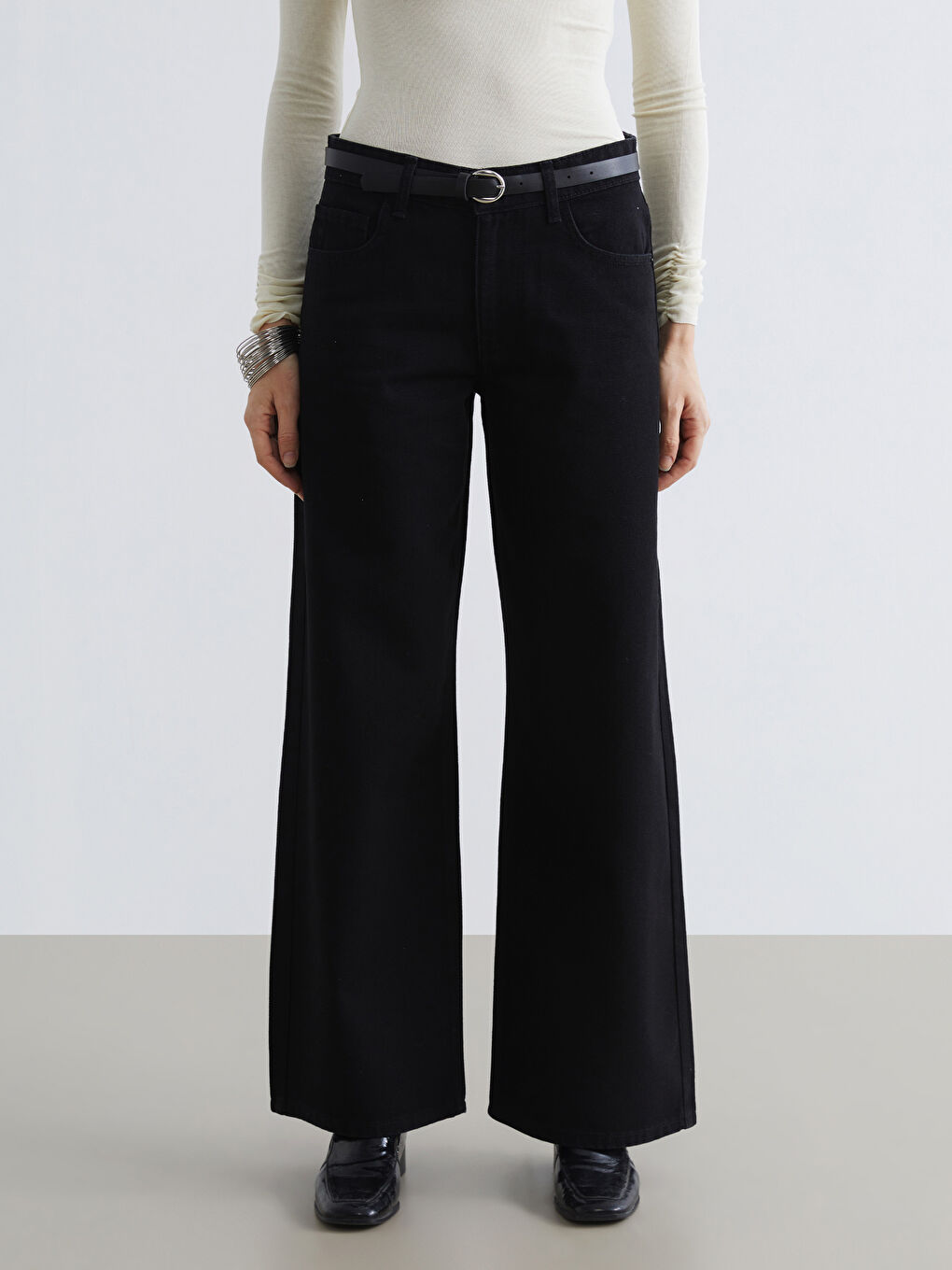 Siyah Beli Kemerli Wideleg Kadın Jean Pantolon-1