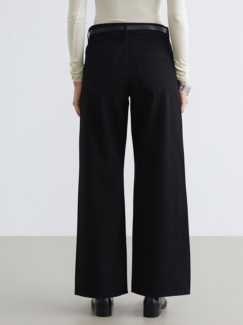 Siyah Beli Kemerli Wideleg Kadın Jean Pantolon-3