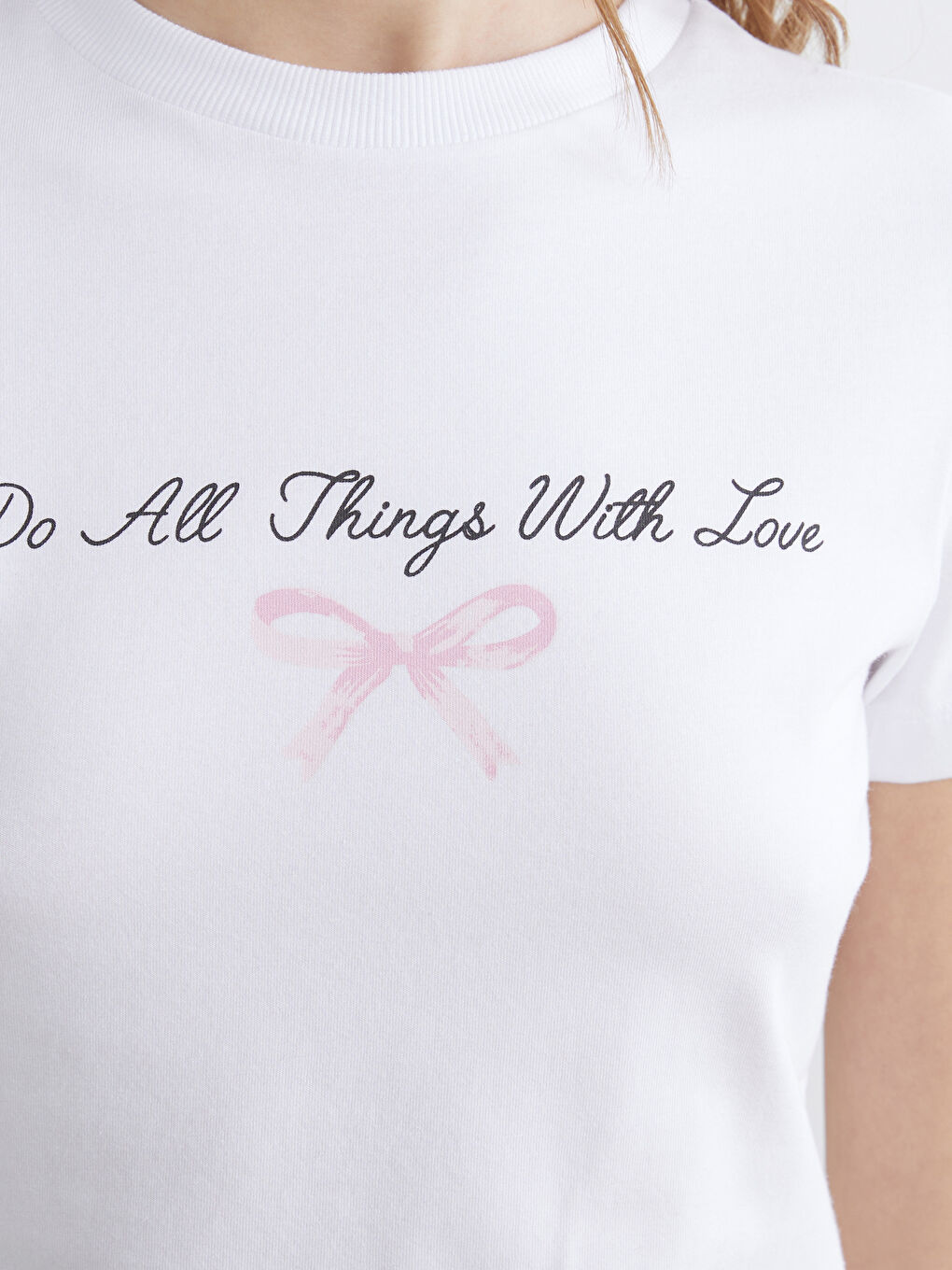 تيشيرت حريمي مطبوع برقبة دائرية-2