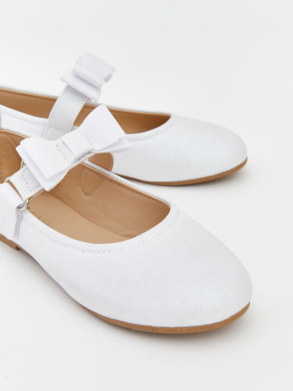 Beyaz Fiyonk Görünümlü Kız Bebek Babet -2