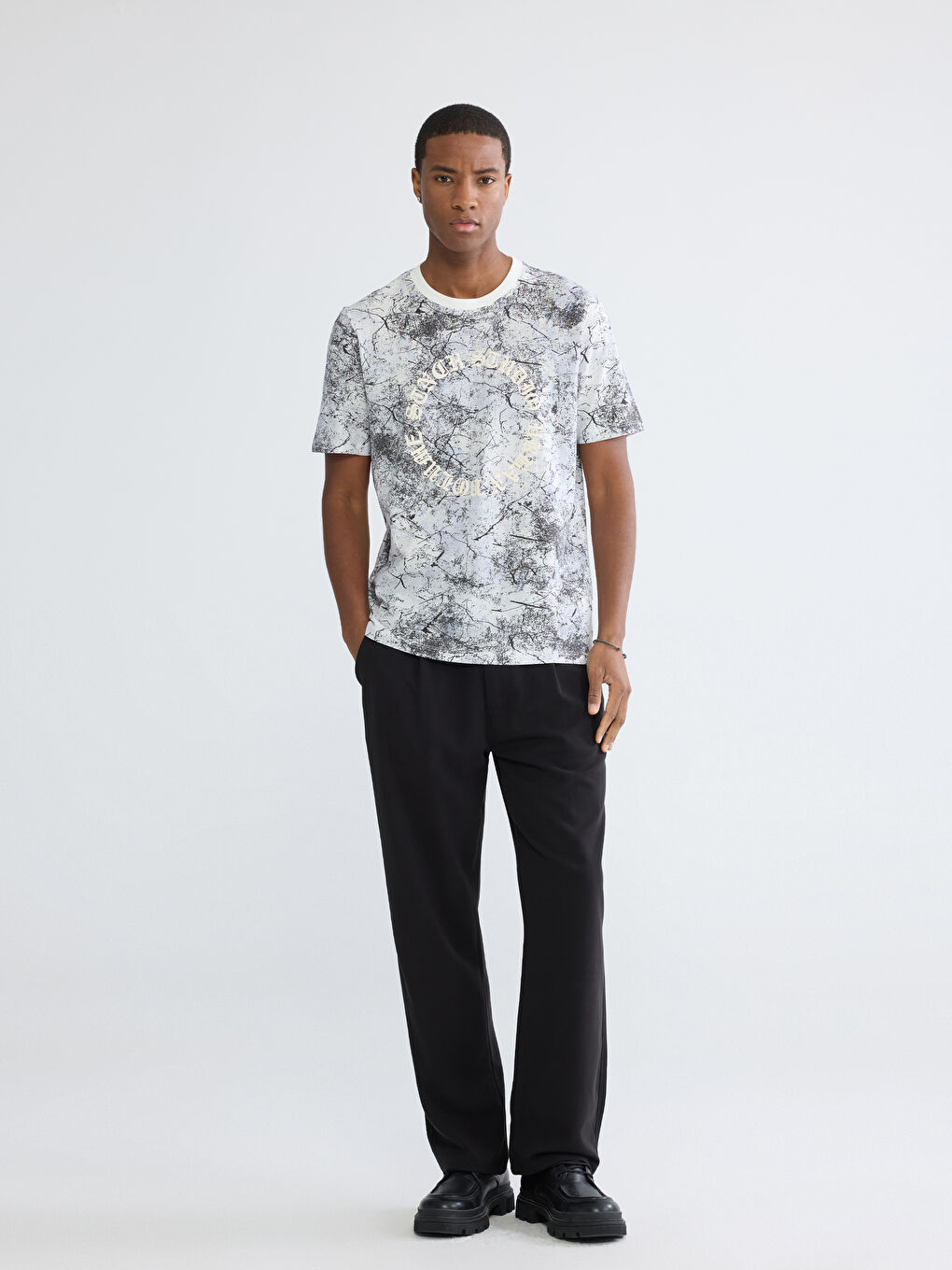 Ekru Bisiklet Yaka Desenli Erkek Tişört-1