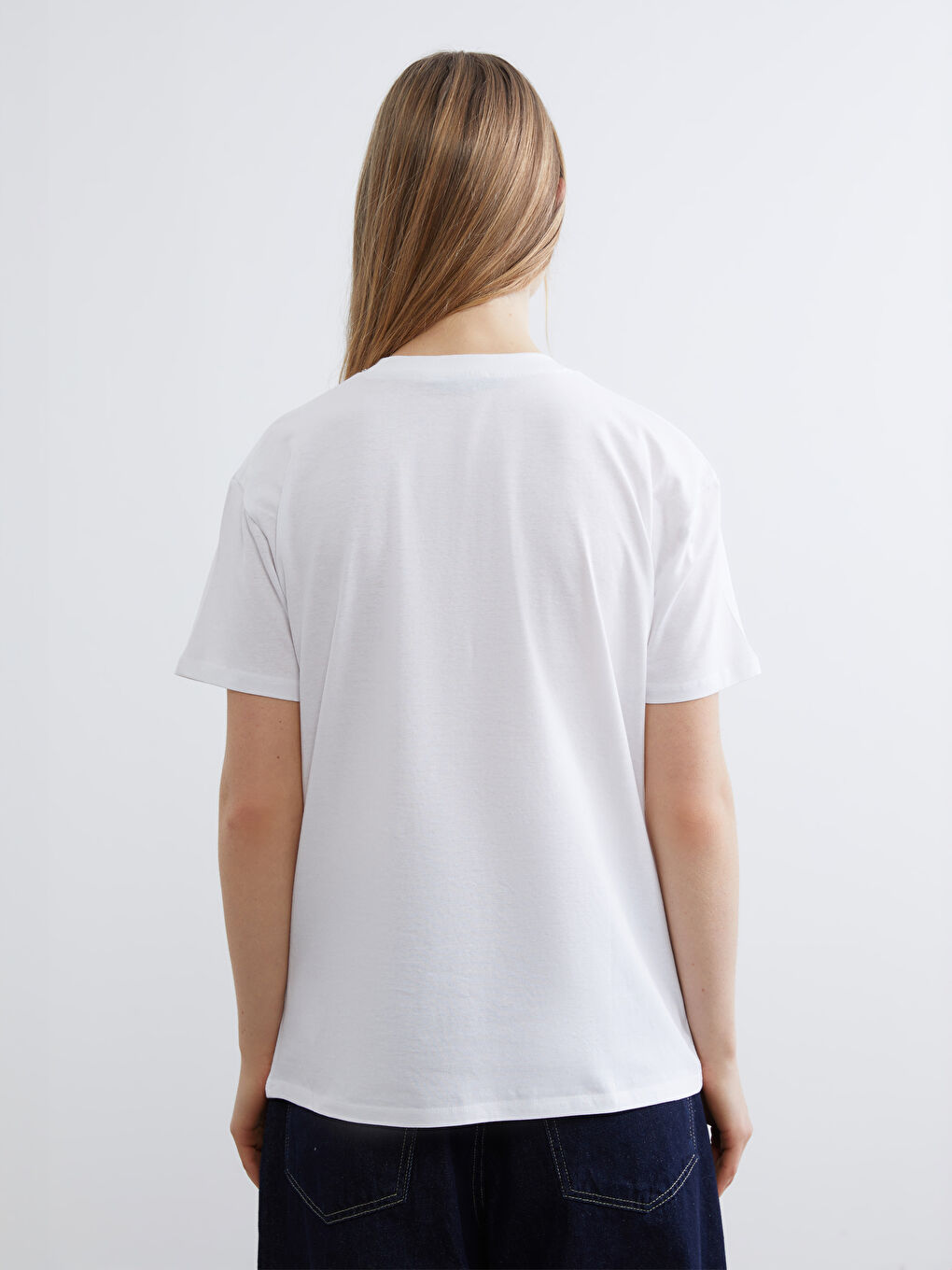 Cherry-embroidered crew neck tee.-3