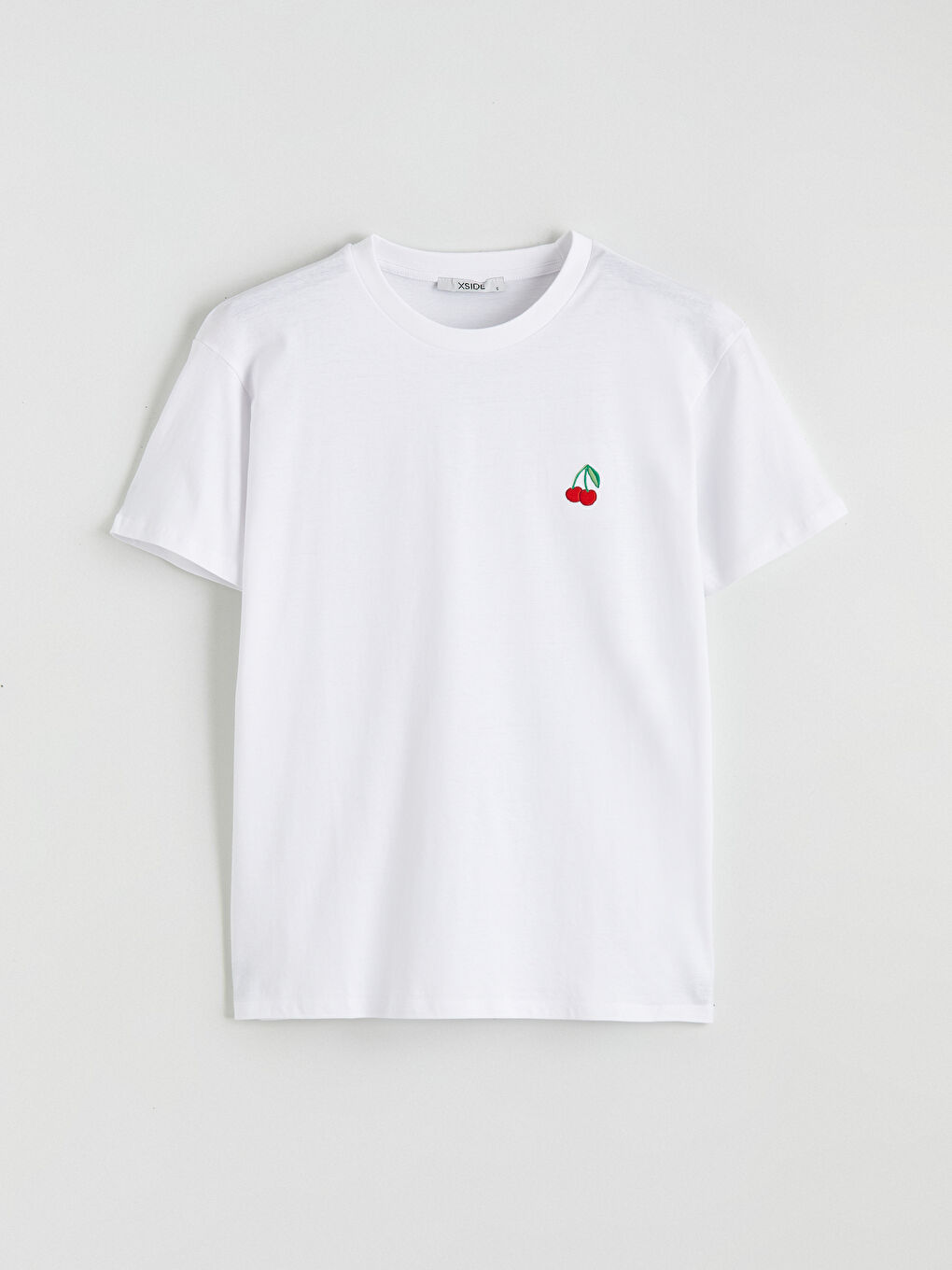 Cherry-embroidered crew neck tee.-4