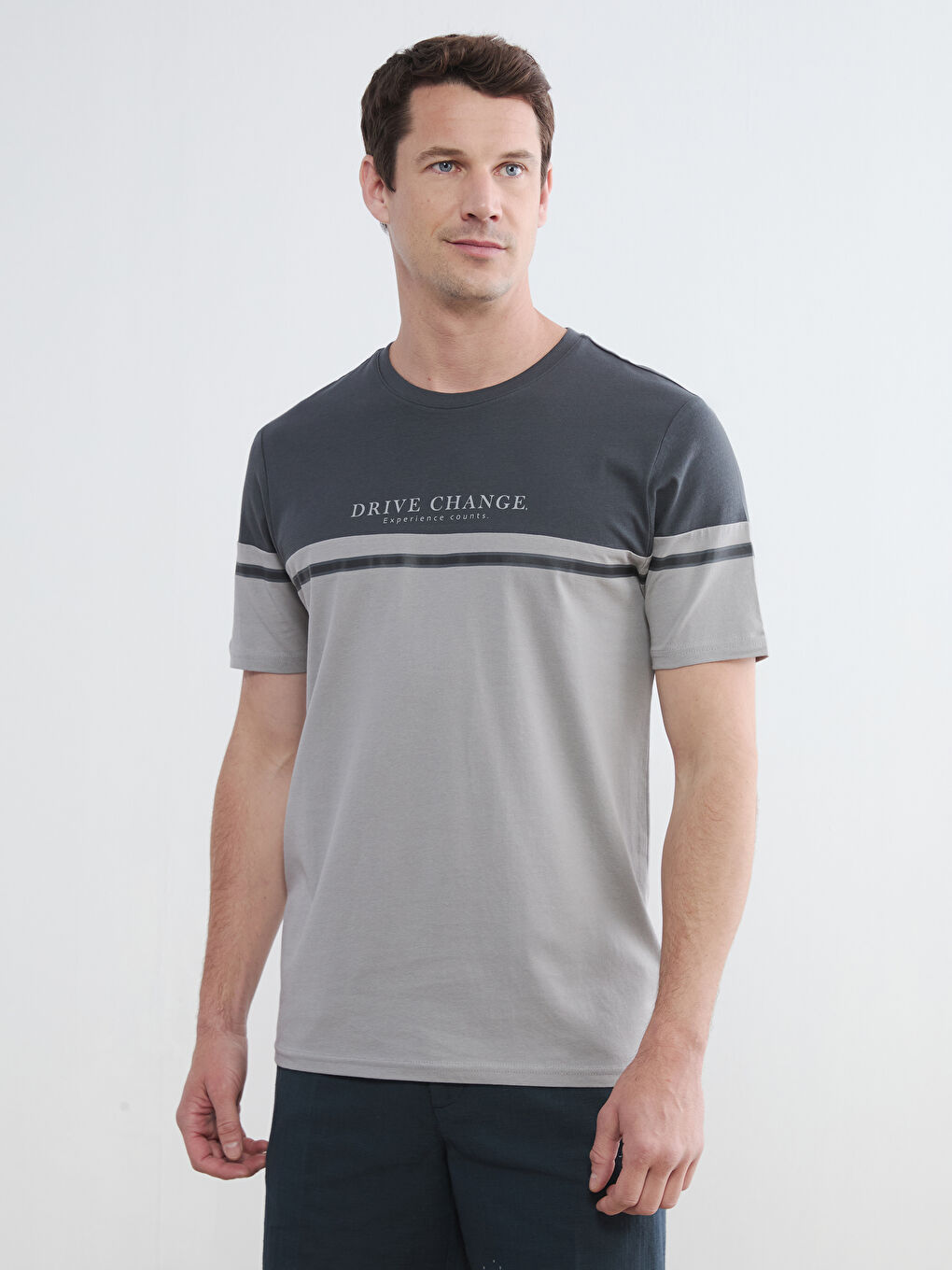  Bisiklet Yaka Renk Bloklu  Erkek Tişört