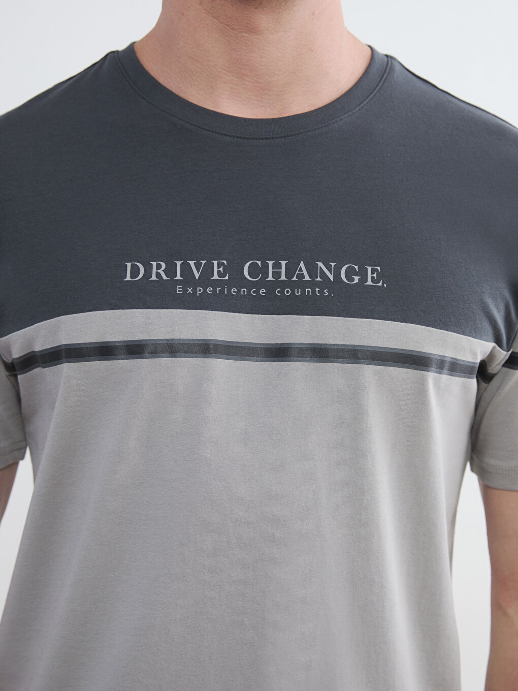  Bisiklet Yaka Renk Bloklu  Erkek Tişört-2