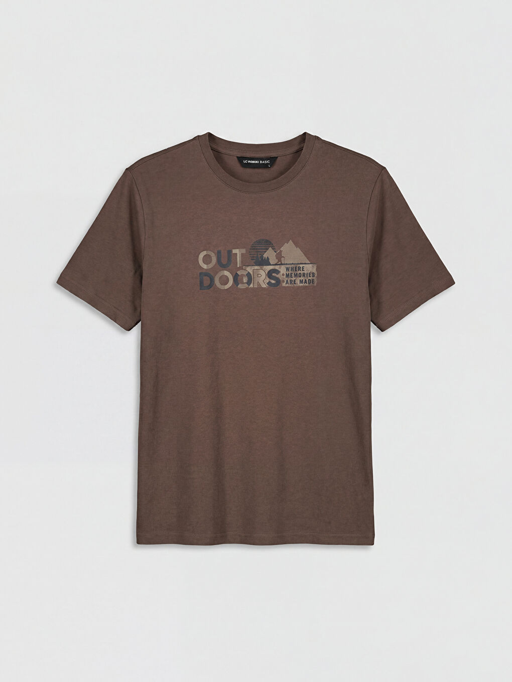 Мъж Кафяво Тениска