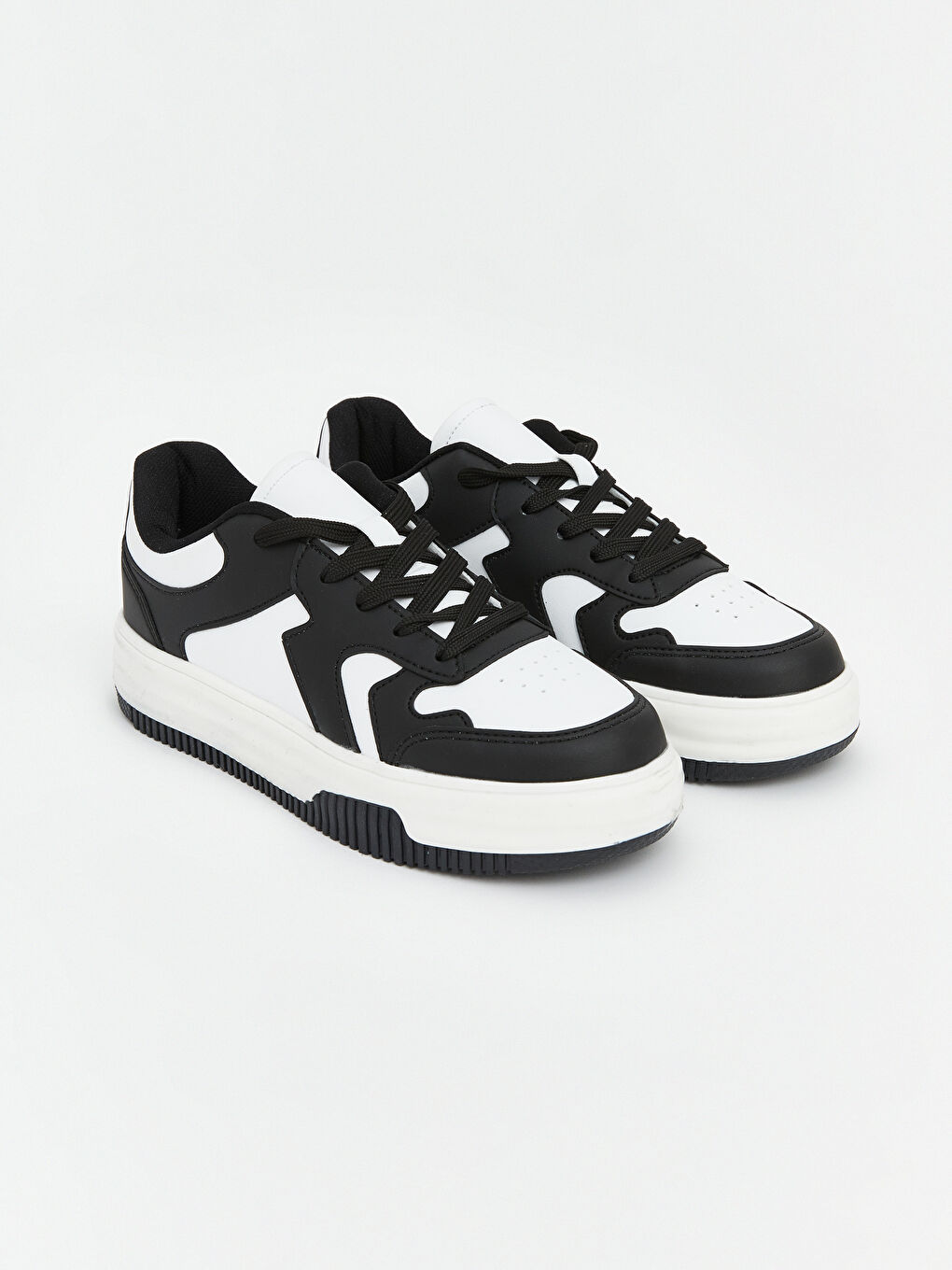 Siyah Deri Görünümlü Kız Çocuk Spor Ayakkabı