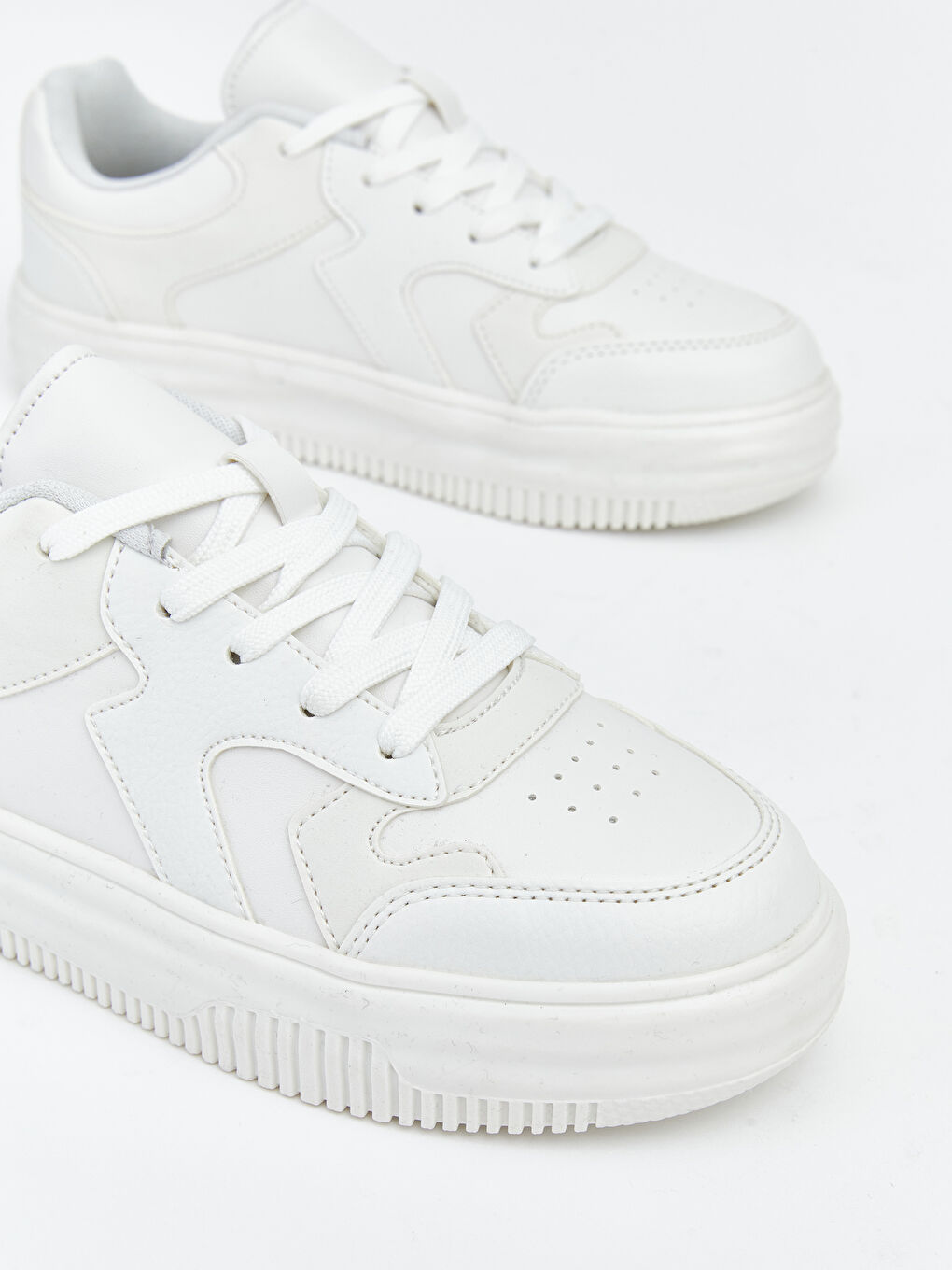 Beyaz Deri Görünümlü Kız Çocuk Spor Ayakkabı-2