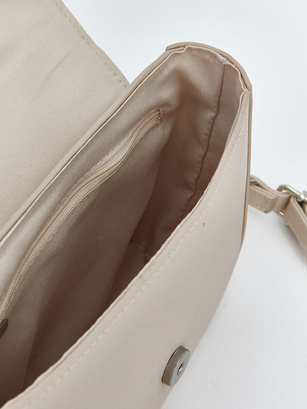 Chain-Strap Shoulder Bag-2