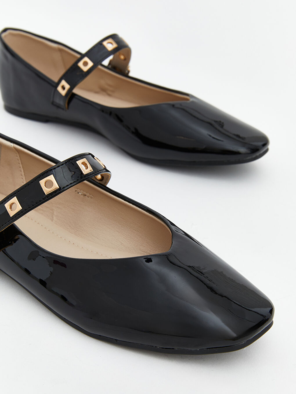 پێڵاوی بالێ ڕه‌ش ژن-2