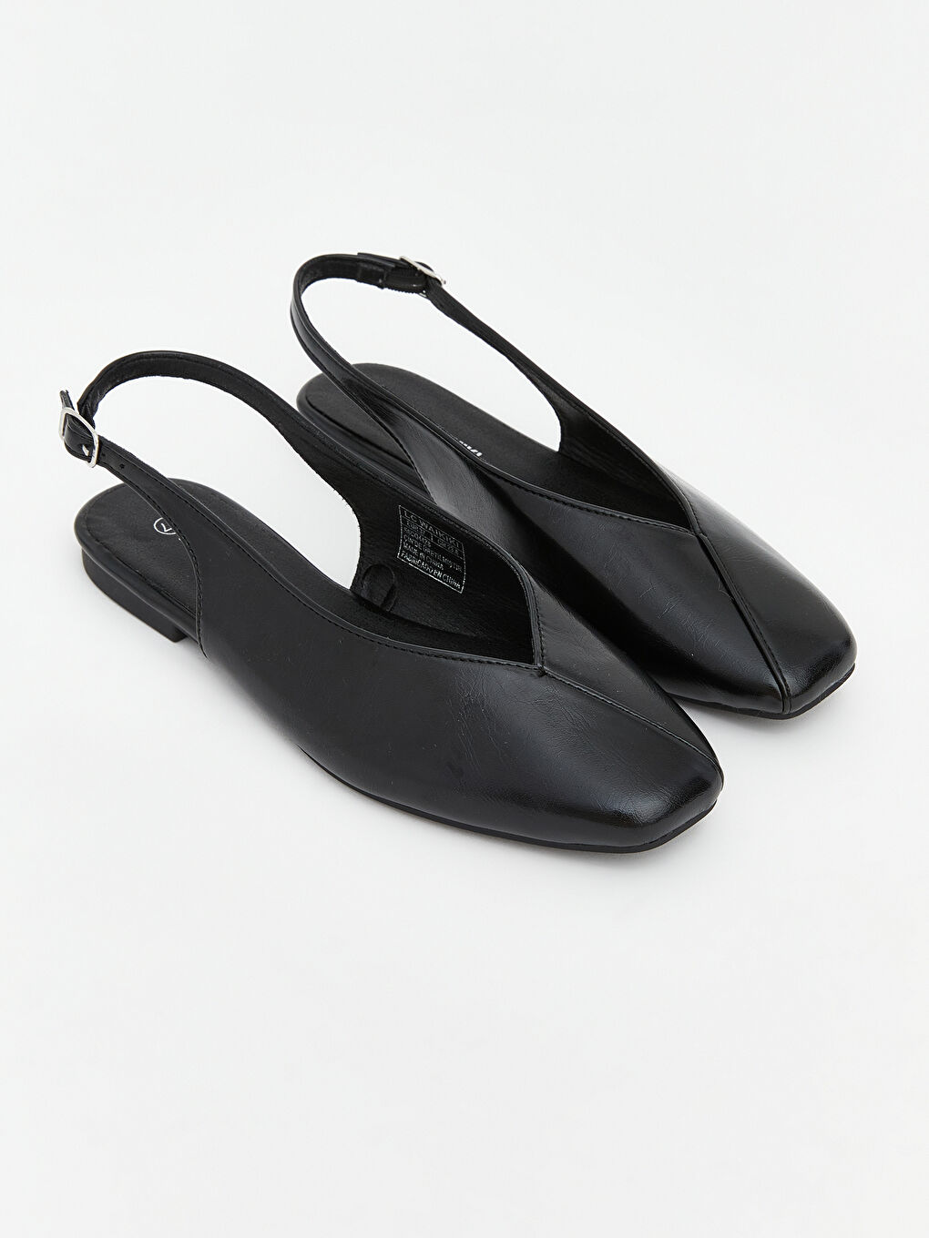 پێڵاوی بالێ ڕه‌ش ژن