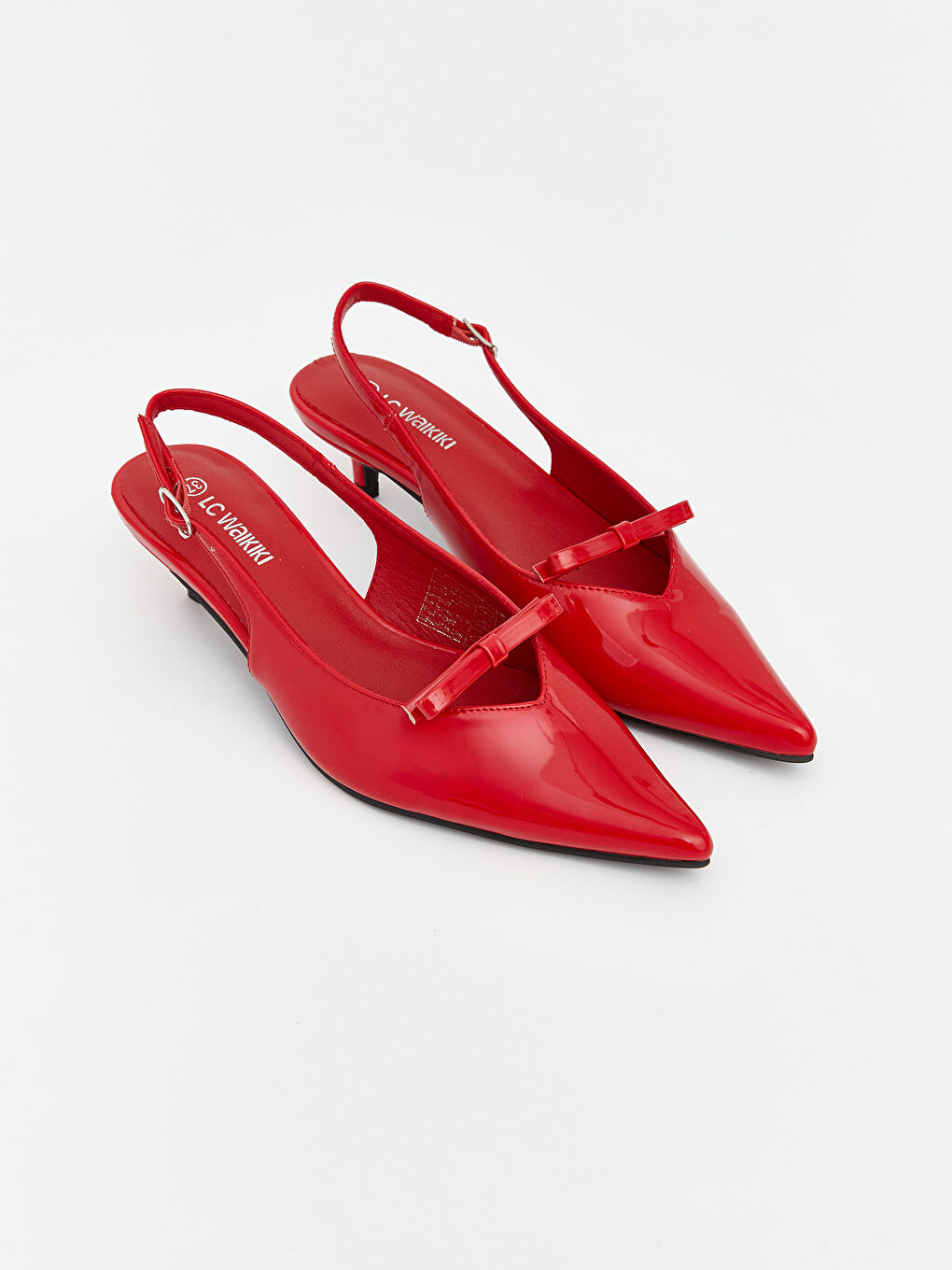 Ženske cipele sa špicastim vrhom.