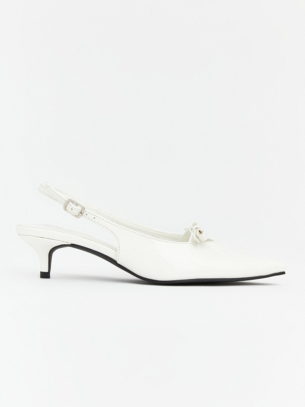 أحذية بكعب عالٍ للسيدات ذات مقدمة مدببة