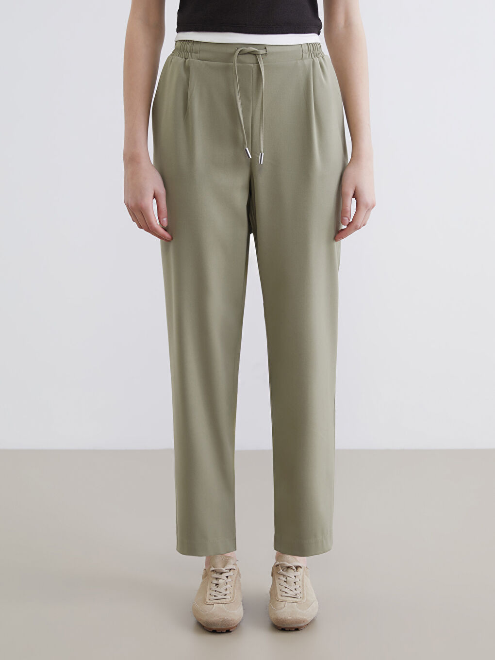 Elastic Waist Carrot Fit Women's Trousers-1