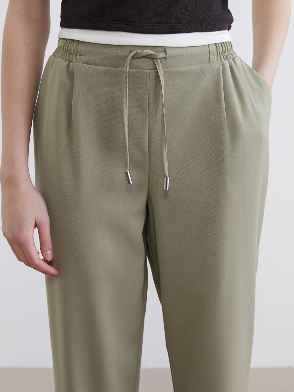 Elastic Waist Carrot Fit Women's Trousers-2