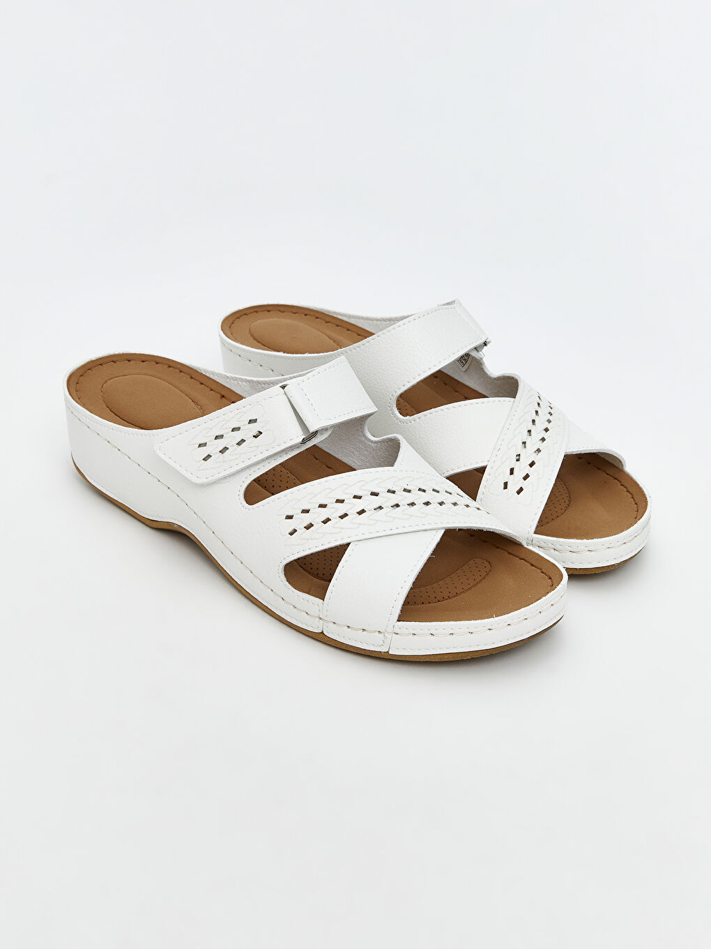 Ekru Deri Görünümlü Kadın Terlik