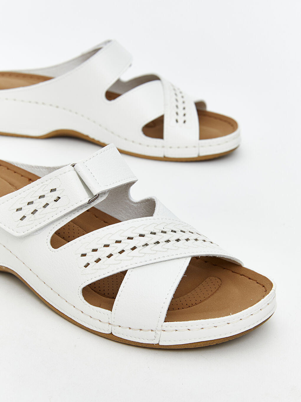 Ekru Deri Görünümlü Kadın Terlik-2