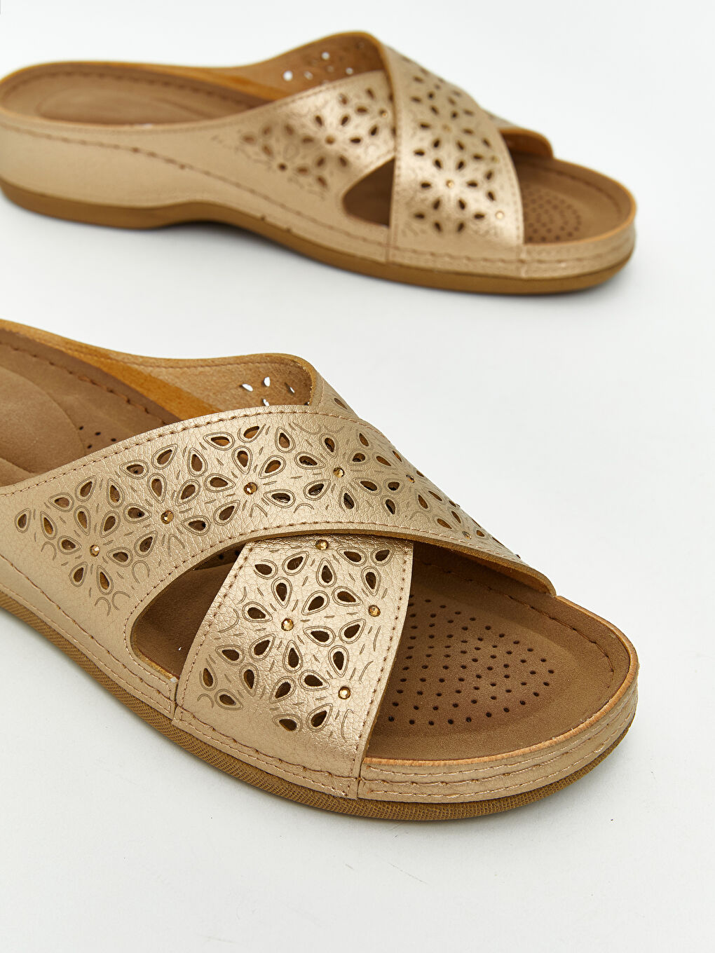 Bej Deri Görünümlü Kadın Terlik-2