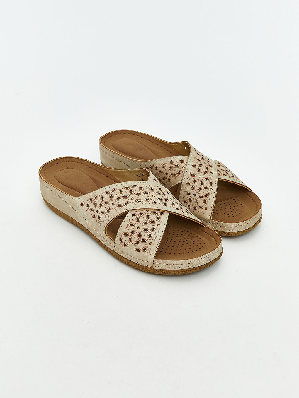 Ekru Deri Görünümlü Kadın Terlik