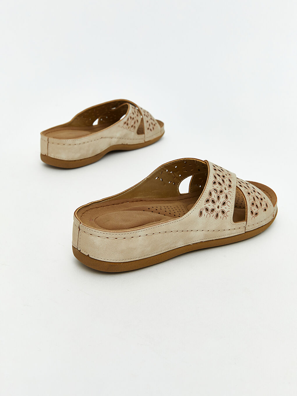 Ekru Deri Görünümlü Kadın Terlik-5