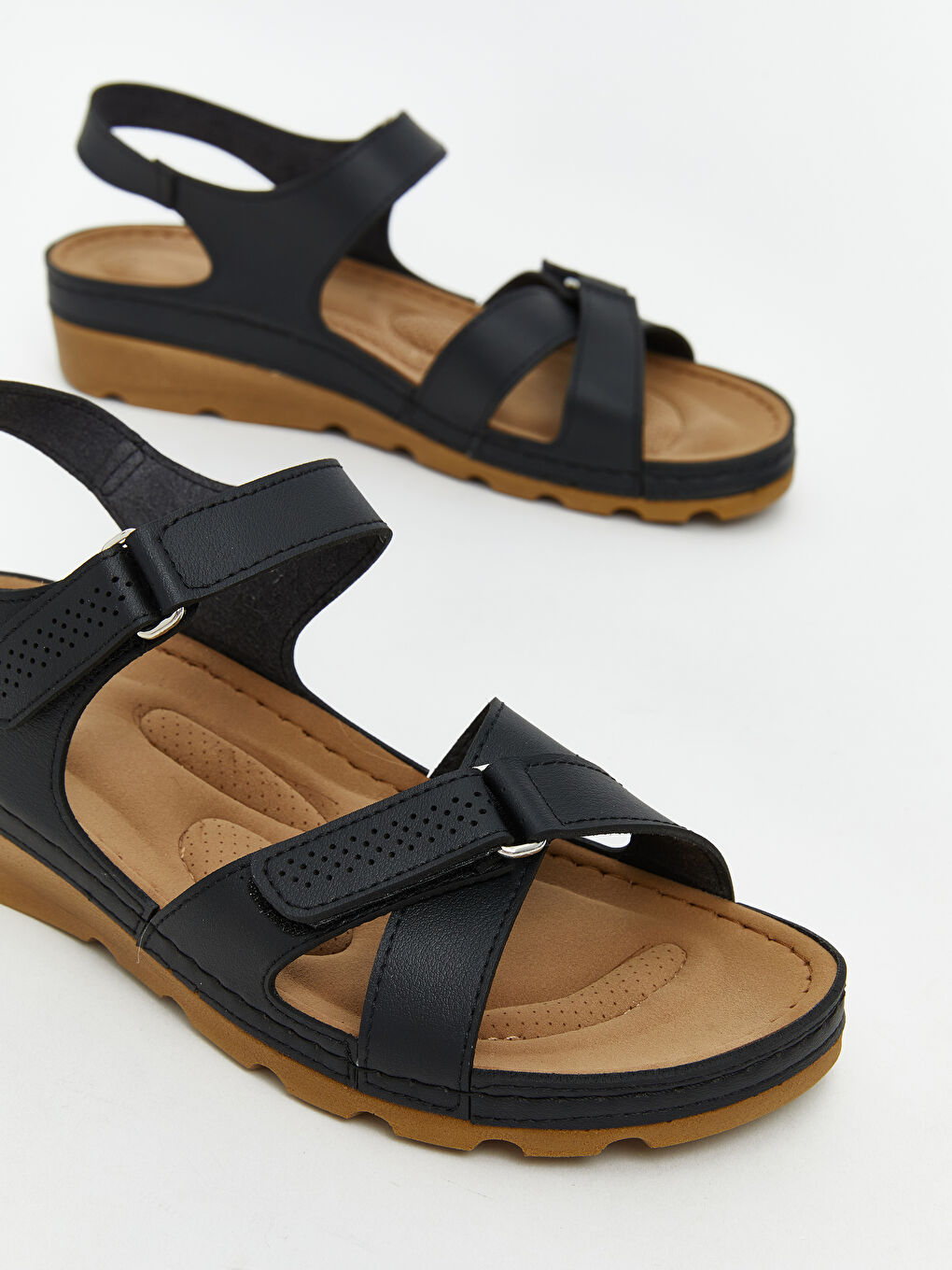 Siyah Deri Görünümlü Kadın Sandalet-2