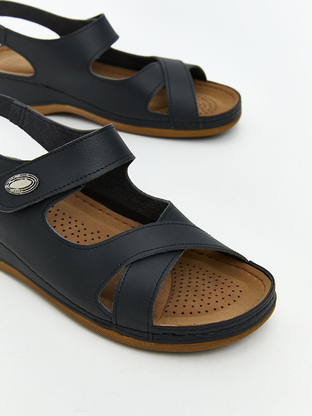 Siyah Deri Görünümlü Kadın Sandalet-2