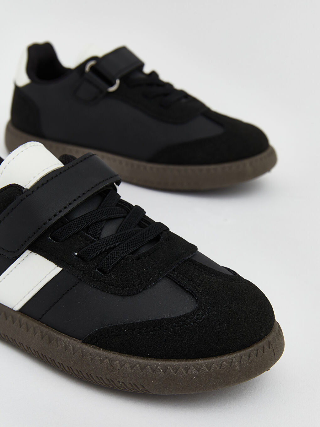 پێڵاوی وەرزشی ڕه‌ش کوڕی ساوا-2