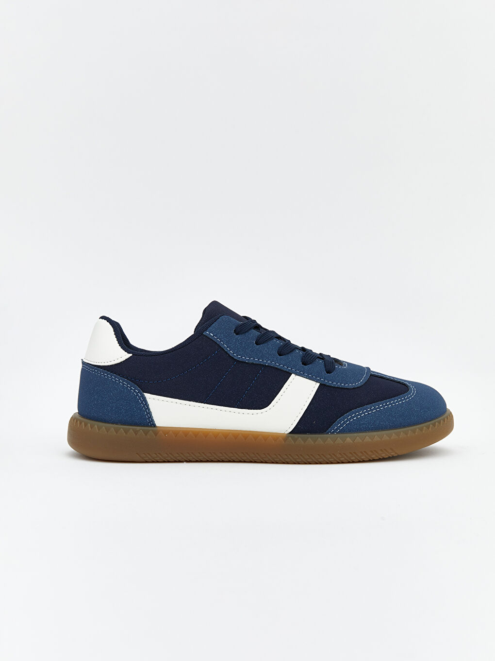 أحذية رياضية بأربطة للأولاد.-1