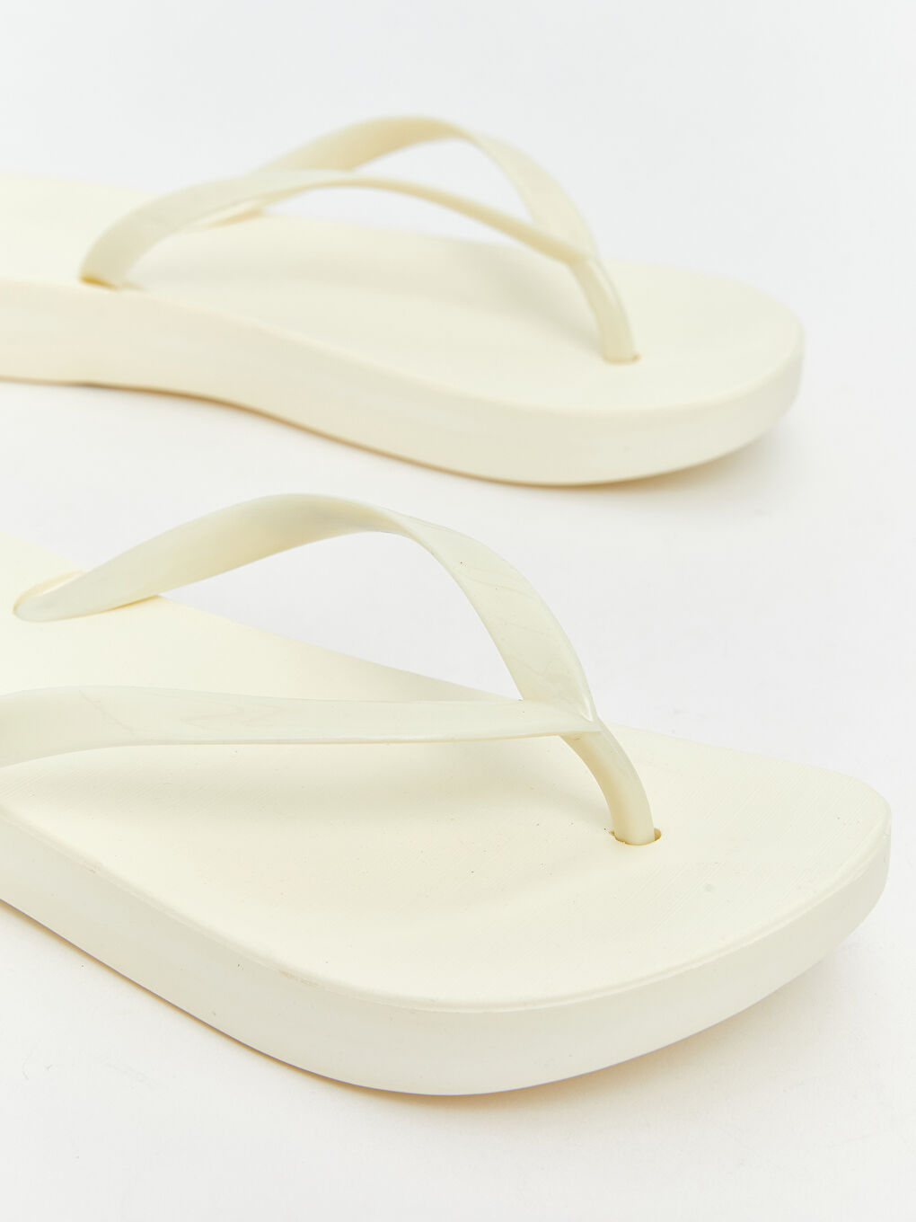 Ekru Parmak Arası Kadın Terlik-4